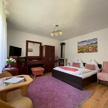 Apartmany Pod Troma Korunami Červený Kláštor Exteriör bild