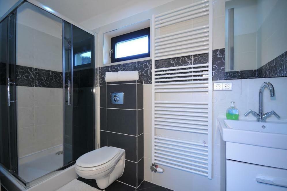 Apartmany Pod Troma Korunami Červený Kláštor Exteriör bild