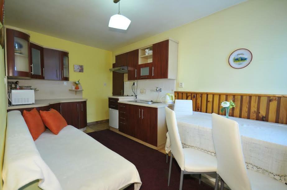 Apartmany Pod Troma Korunami Červený Kláštor Exteriör bild