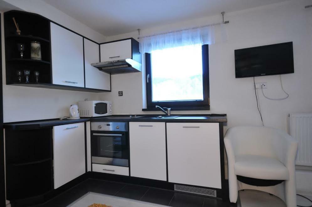 Apartmany Pod Troma Korunami Červený Kláštor Exteriör bild