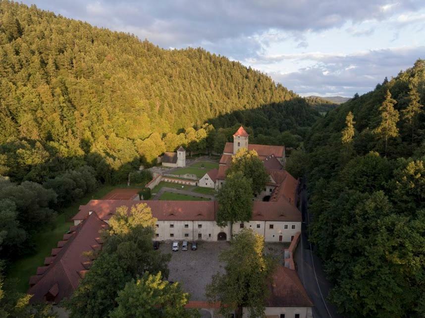 Apartmany Pod Troma Korunami Červený Kláštor Exteriör bild